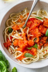 Fresh tomato sauce with pasta