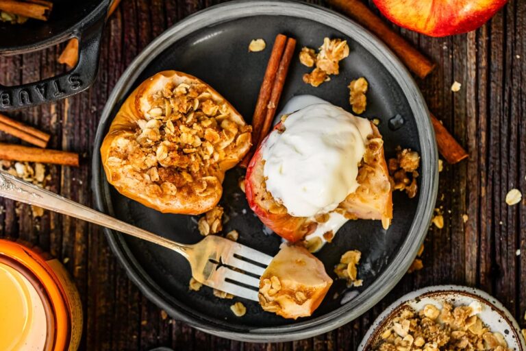 Baked Apples with Cinnamon Oat Topping Baked Apples with Cinnamon Oat Topping